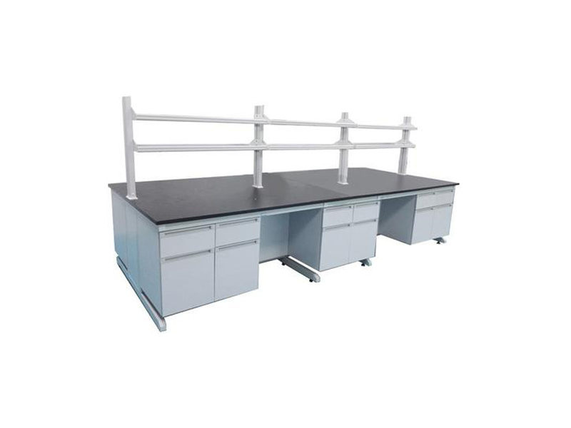 ����ʵ��̨